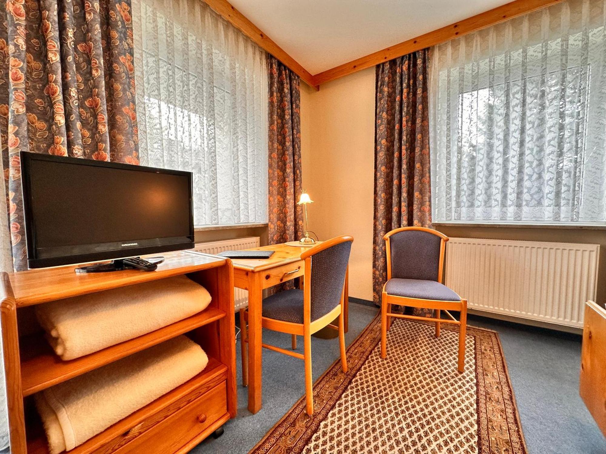 Pension Zum Loewen, Parkplatz, Fruehstueck, Wlan, Zentral 巴特施泰本 外观 照片
