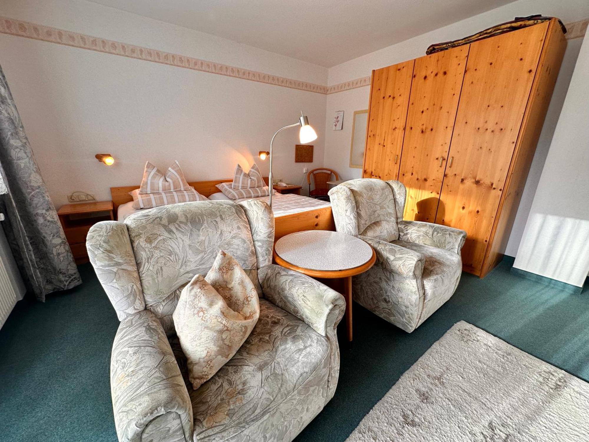 Pension Zum Loewen, Parkplatz, Fruehstueck, Wlan, Zentral 巴特施泰本 外观 照片