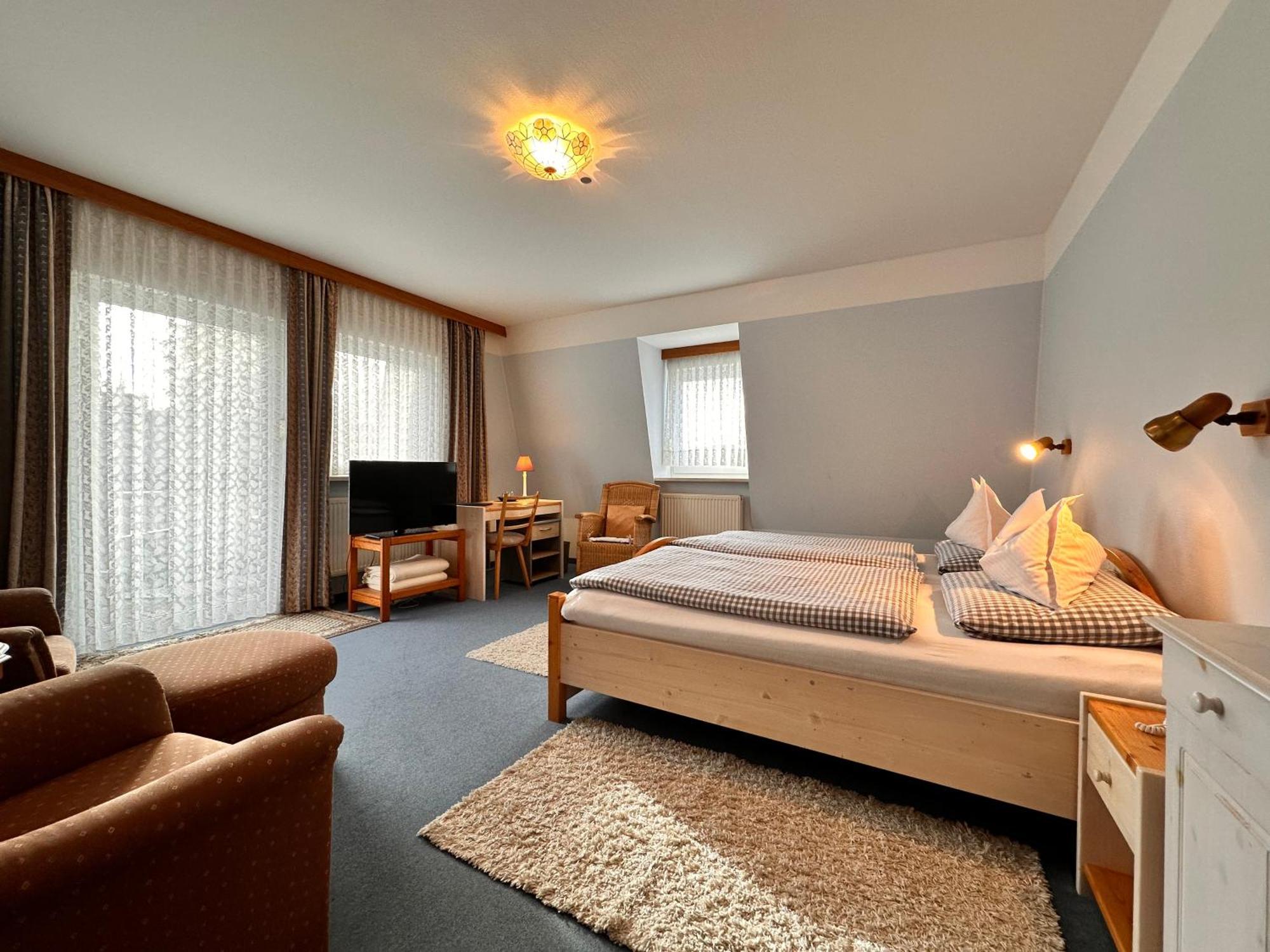 Pension Zum Loewen, Parkplatz, Fruehstueck, Wlan, Zentral 巴特施泰本 外观 照片