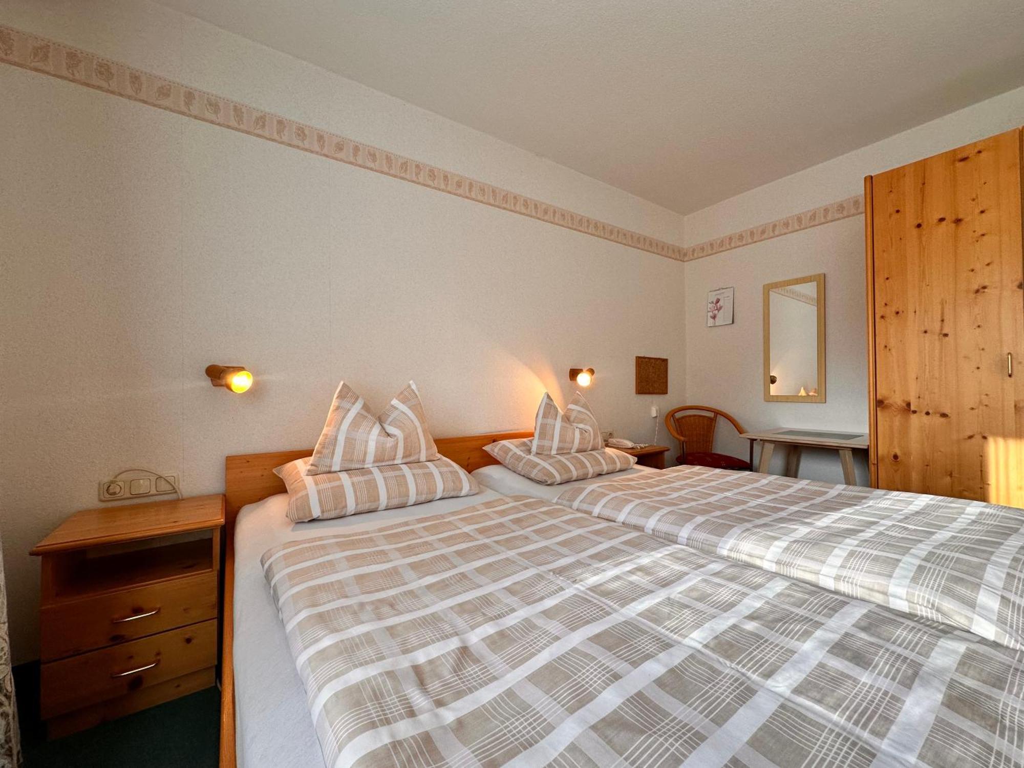 Pension Zum Loewen, Parkplatz, Fruehstueck, Wlan, Zentral 巴特施泰本 外观 照片