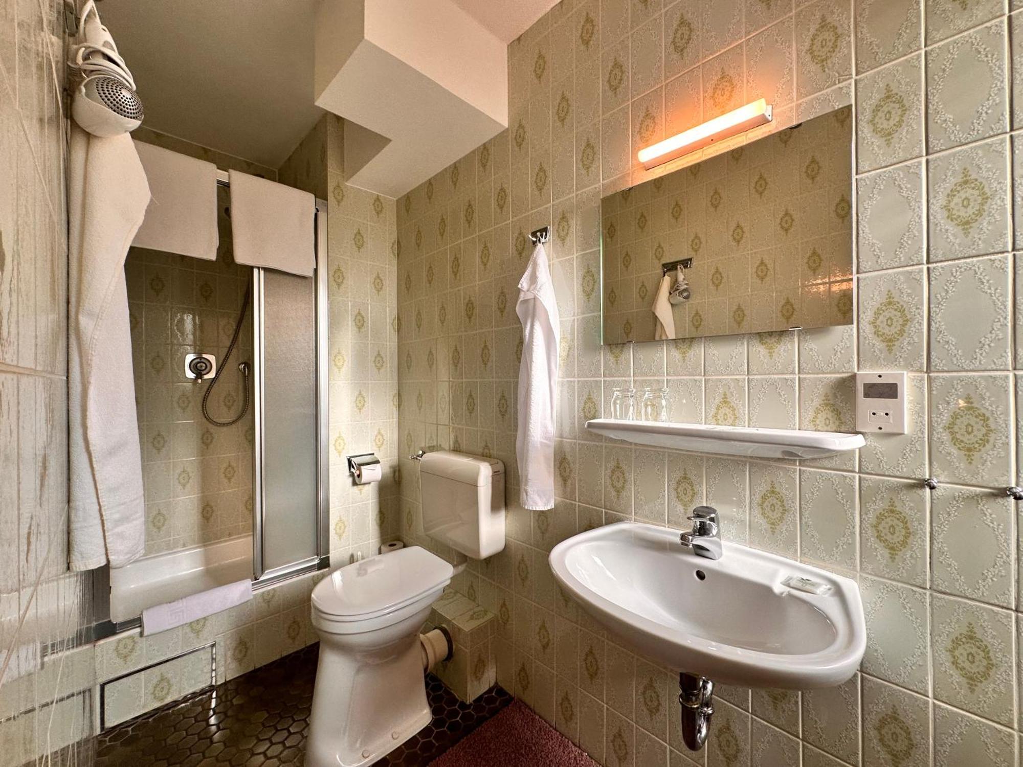 Pension Zum Loewen, Parkplatz, Fruehstueck, Wlan, Zentral 巴特施泰本 外观 照片