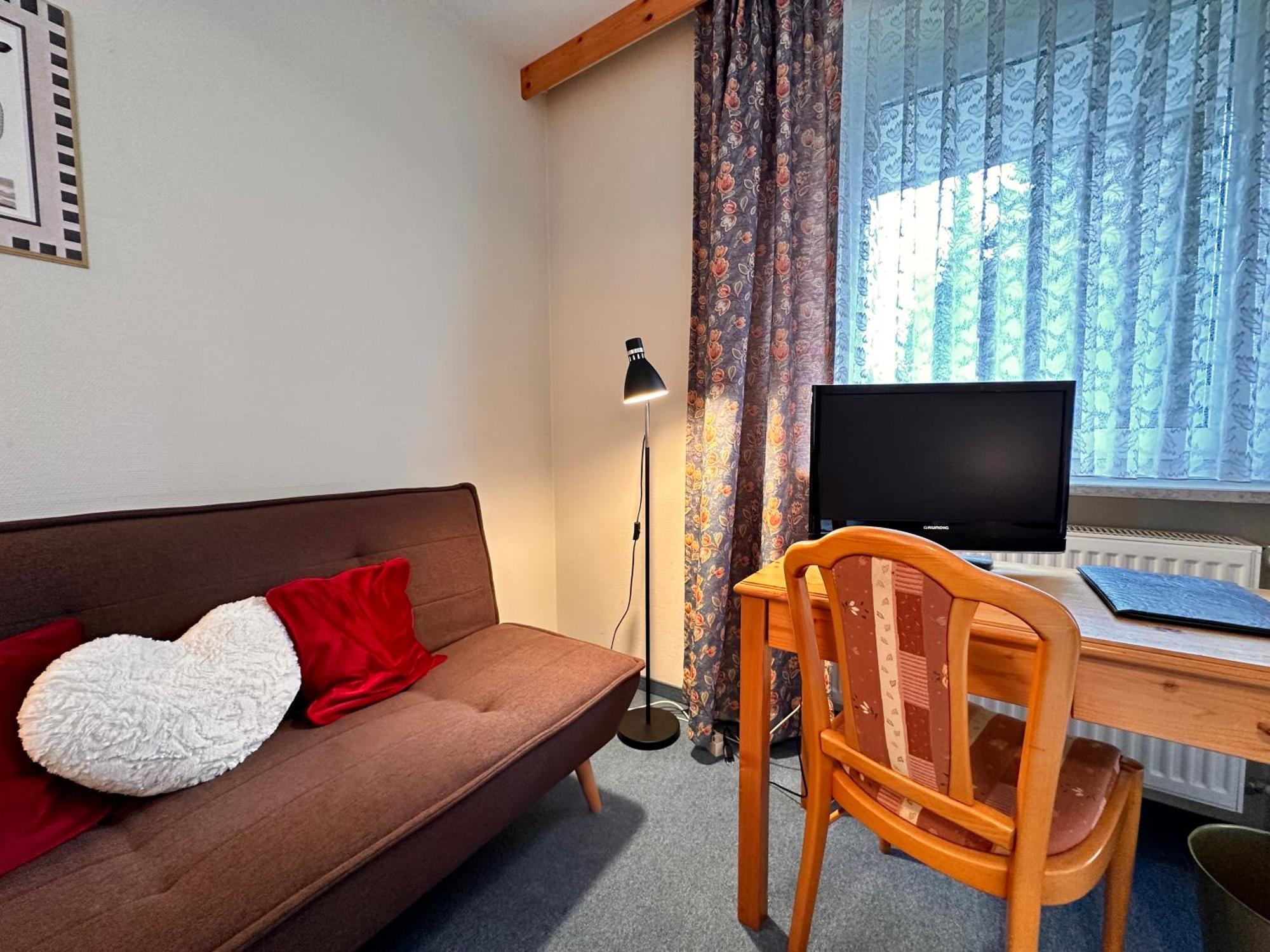 Pension Zum Loewen, Parkplatz, Fruehstueck, Wlan, Zentral 巴特施泰本 外观 照片