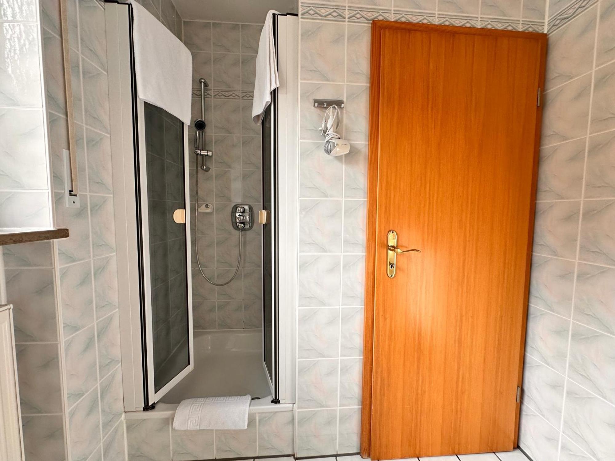 Pension Zum Loewen, Parkplatz, Fruehstueck, Wlan, Zentral 巴特施泰本 外观 照片