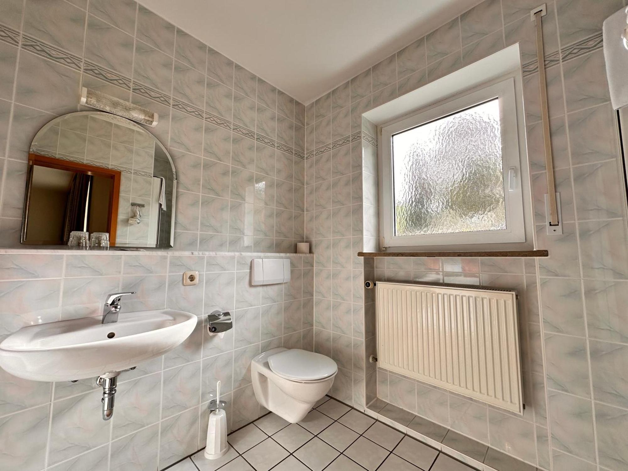 Pension Zum Loewen, Parkplatz, Fruehstueck, Wlan, Zentral 巴特施泰本 外观 照片