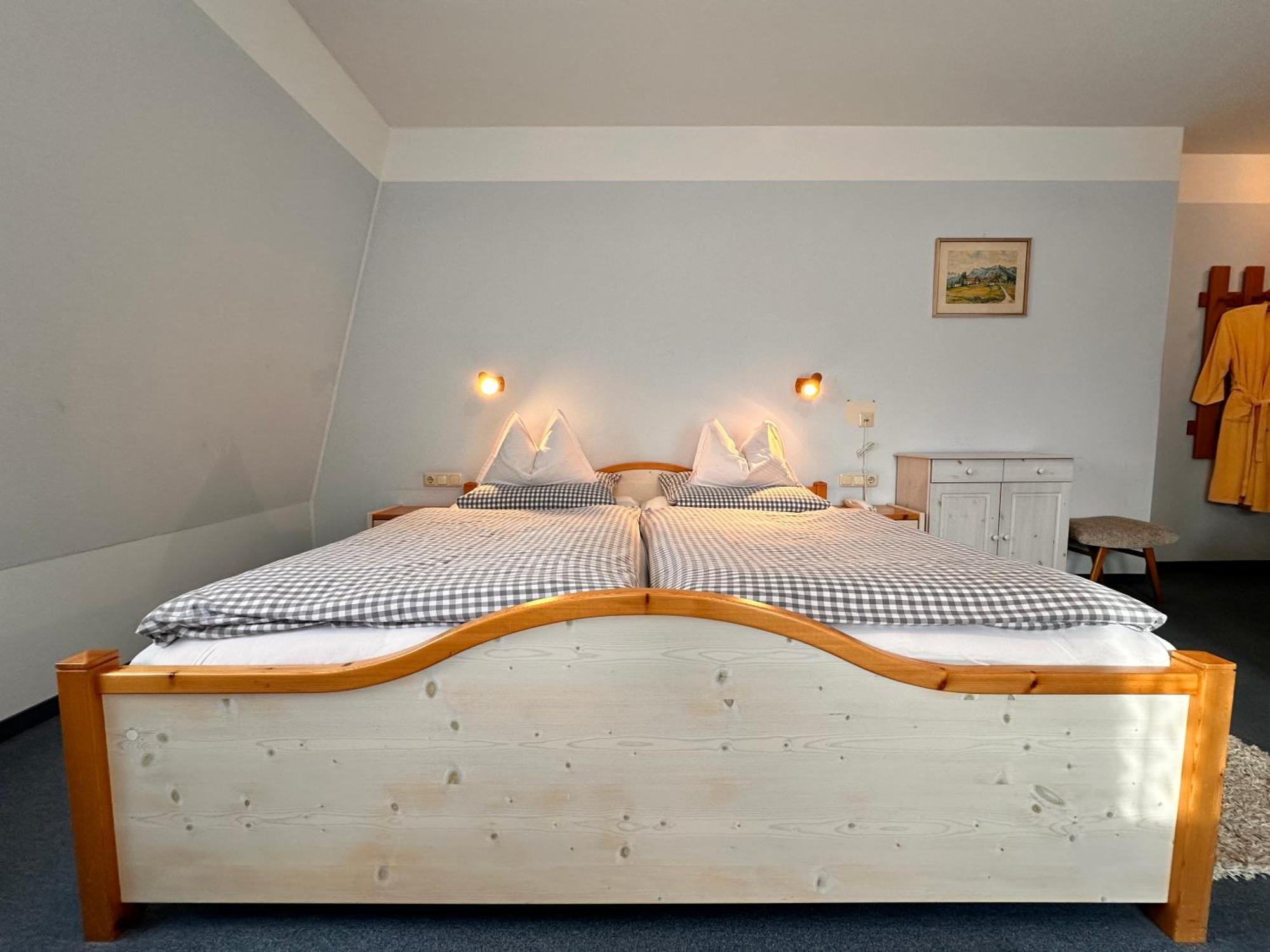Pension Zum Loewen, Parkplatz, Fruehstueck, Wlan, Zentral 巴特施泰本 外观 照片