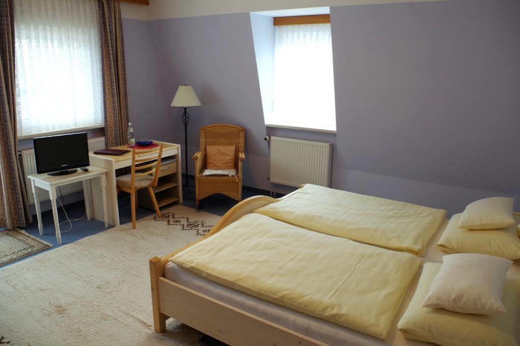 Pension Zum Loewen, Parkplatz, Fruehstueck, Wlan, Zentral 巴特施泰本 外观 照片